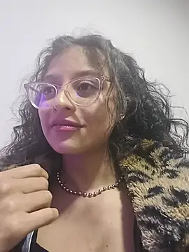 cinnadol Adlı Modelin Canlı XXX Sohbeti