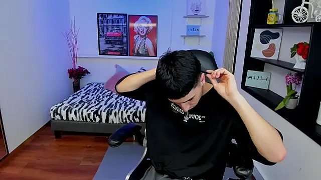 Benji23_ Live XXX-Chat