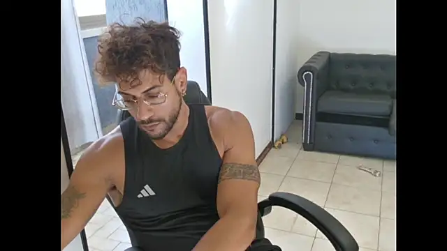 ItalianShadow Chat XXX live