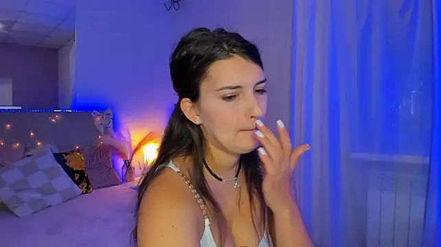 Chat +18 de Laura_Leee ao vivo