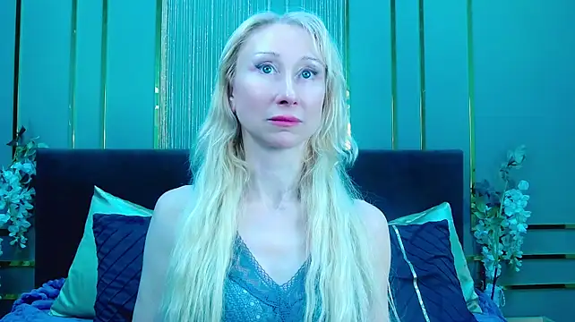 KissDreamm - topless dance