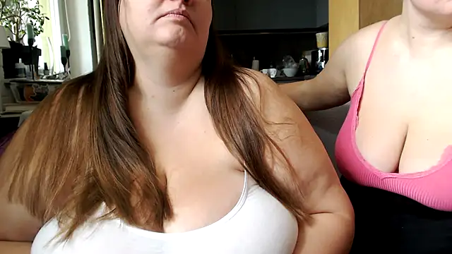 Chat XXX en directo de 4NaturalBigTits