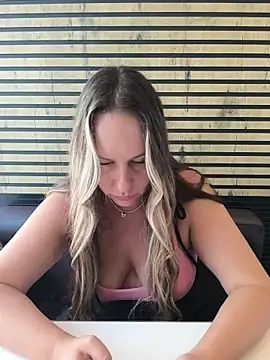 Chat XXX en directo de Mona_Plus