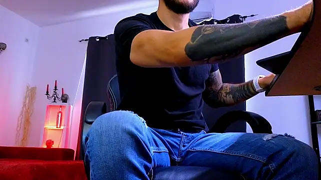 MightyAaron66 Live XXX Chat