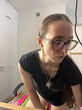 MartiniiSelenna - Sucking big finger