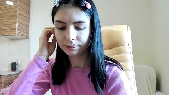 ErlinaBuoy's Live XXX Chat