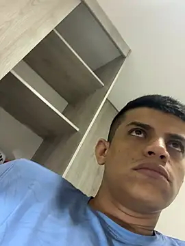 cash_master_daniel Adlı Modelin Canlı XXX Sohbeti