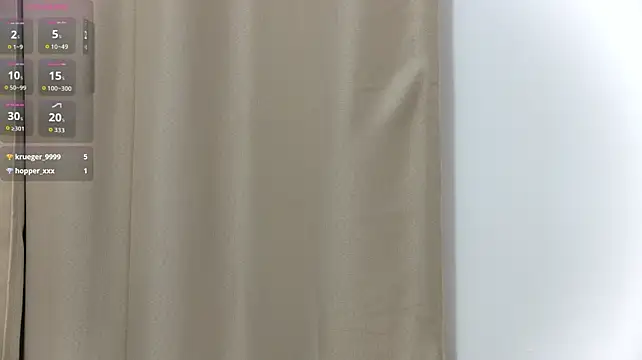 LucyLaceeのライブXXXチャット