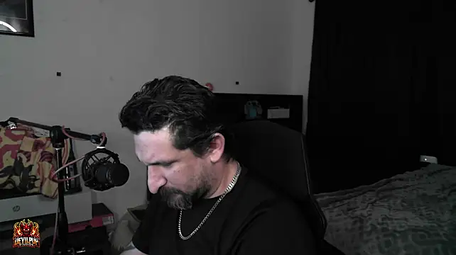 Živý XXX chat DevilPup75_