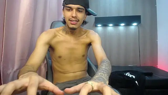 Chatroom XXX en direct de Tayson_Hot