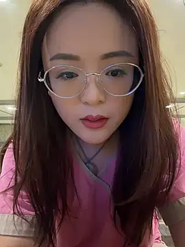 Xiaobei-snow - 公园里用AV棒自慰高潮