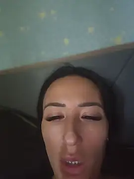 Živý XXX chat BURNING-BRUNETKA