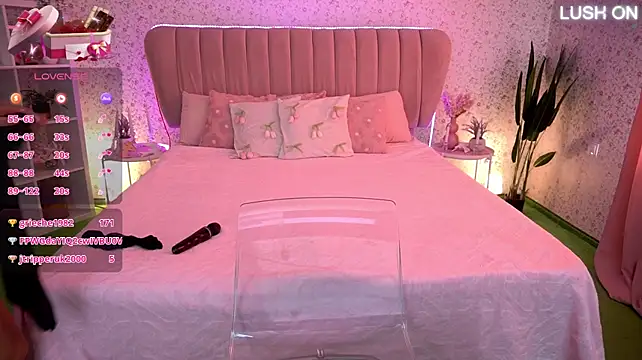 MissyMartinez - 🍒Play with naked boobs🍒