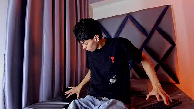 Ithan_Hott's Live XXX Chat