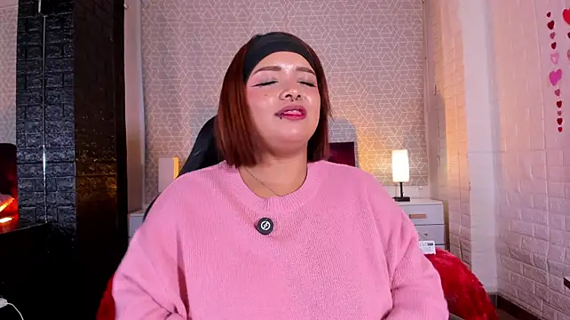 Urax_Cookie - Spanks ass 🍑