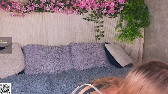 VelvetZephra Adlı Modelin Canlı XXX Sohbeti