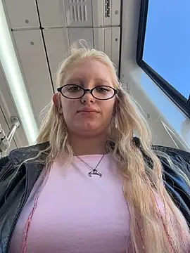 Онл айн чат XXX Elfi_InPublic