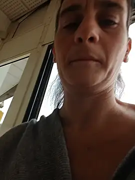 caro252 Adlı Modelin Canlı XXX Sohbeti