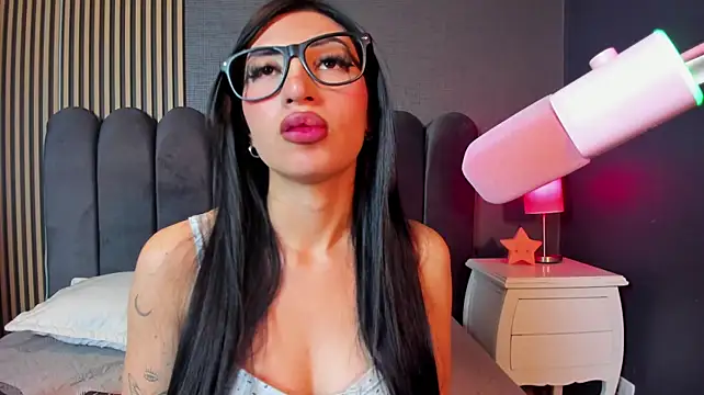 Nicolette_ks_ Chat XXX live