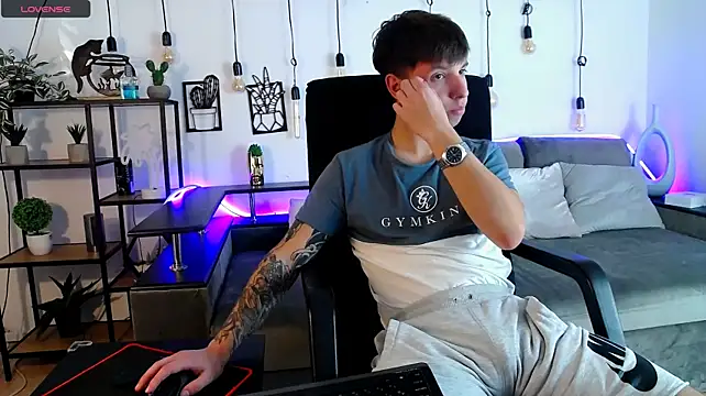 צ'אט XXX בשידור חי של ThomasEdisonn