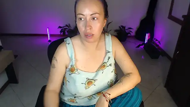 charlottezoe15 Adlı Modelin Canlı XXX Sohbeti