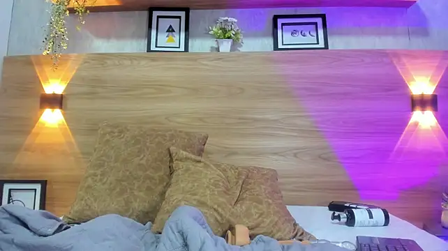 MilyClem Adlı Modelin Canlı XXX Sohbeti