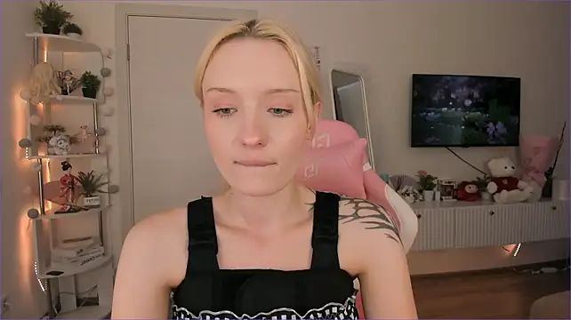 Tiffany_Paw - DildoPussy