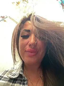 RuslanaXX - Squirt on steet people go close