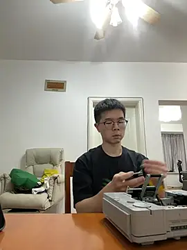 Adzard65 即時 XXX 聊天