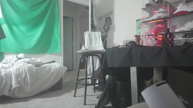 Triggerhappycj100's Live XXX Chat