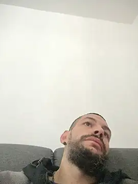 Lebarbu69020's Live XXX Chat