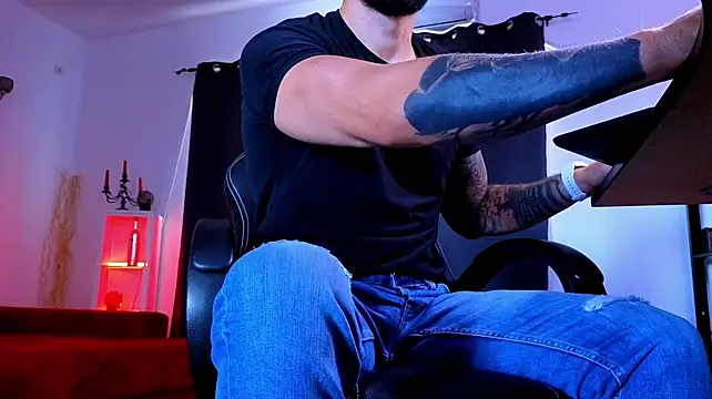 MightyAaron66 Adlı Modelin Canlı XXX Sohbeti