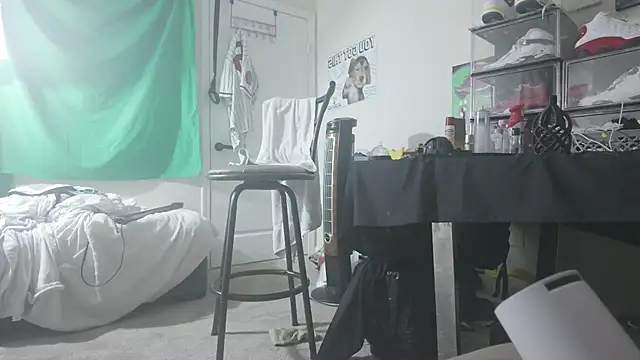 Triggerhappycj100's Webcam Show