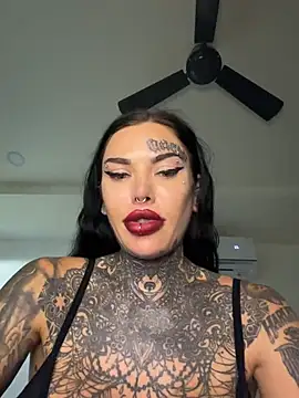 XXX chat uživo modela darkinkedbabe
