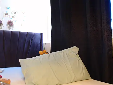 Curvy_zara - strip show