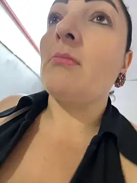 Chat +18 de Roseemilf_ ao vivo