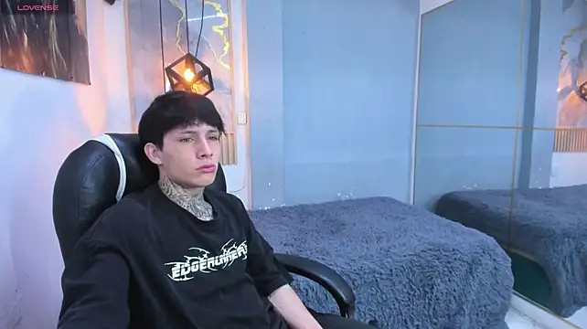 Cry_therealのライブXXXチャット