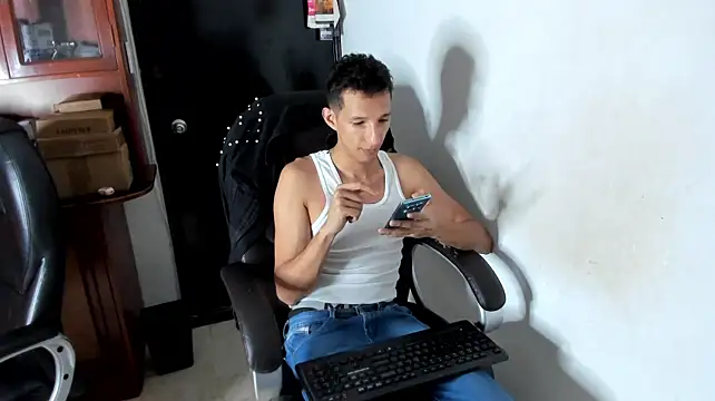 Chatroom XXX en direct de AlphaMarco