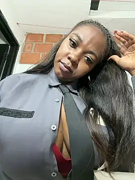 CiaraEbony - ♥ big squirt in front of my boss ♥