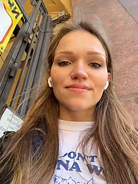 StreetSquirt live XXX chat