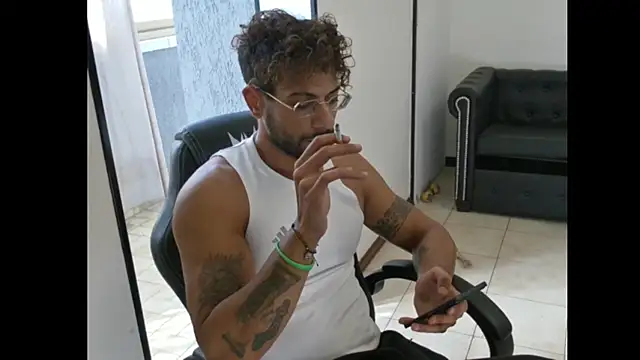 ItalianShadow Chat XXX live