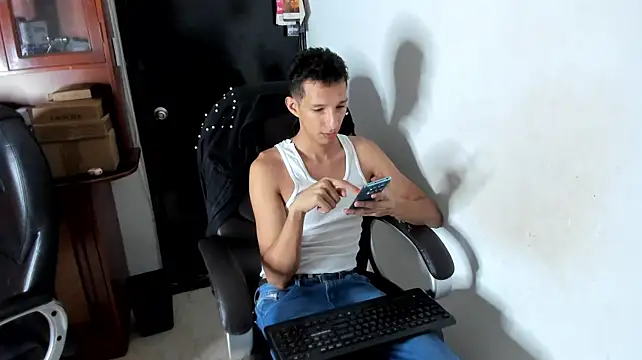 צ'אט XXX בשידור חי של AlphaMarco