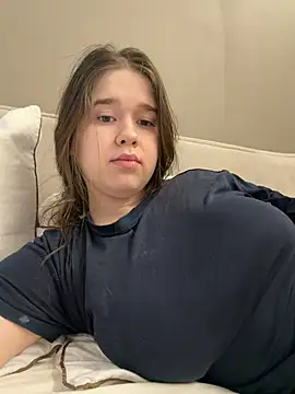 HornyGirlH - SHOW TITS