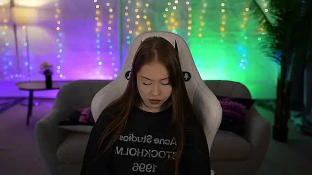 Esmie_Smile - show ass