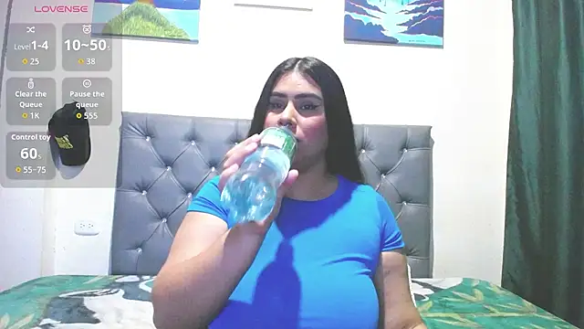 צ'אט XXX בשידור חי של Antonellaa_111