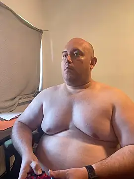 צ'אט XXX בשידור חי של BigromeoXX