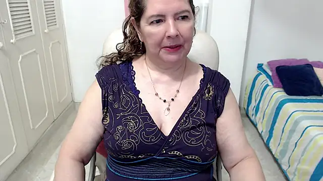 leonela_69: онлайн-секс-чат