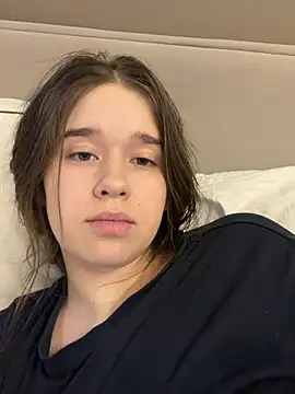 HornyGirlH - DOMI TOY ON PUSSY CLITOR