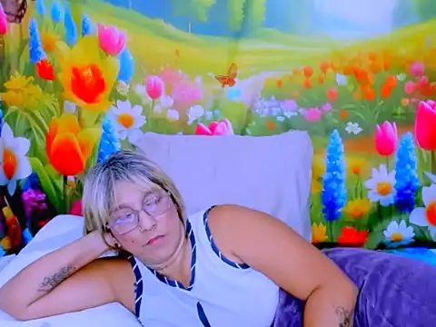 Chat +18 de indianroxy ao vivo