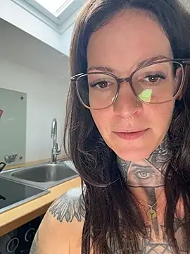 BrownieyQueen's Webcam Show